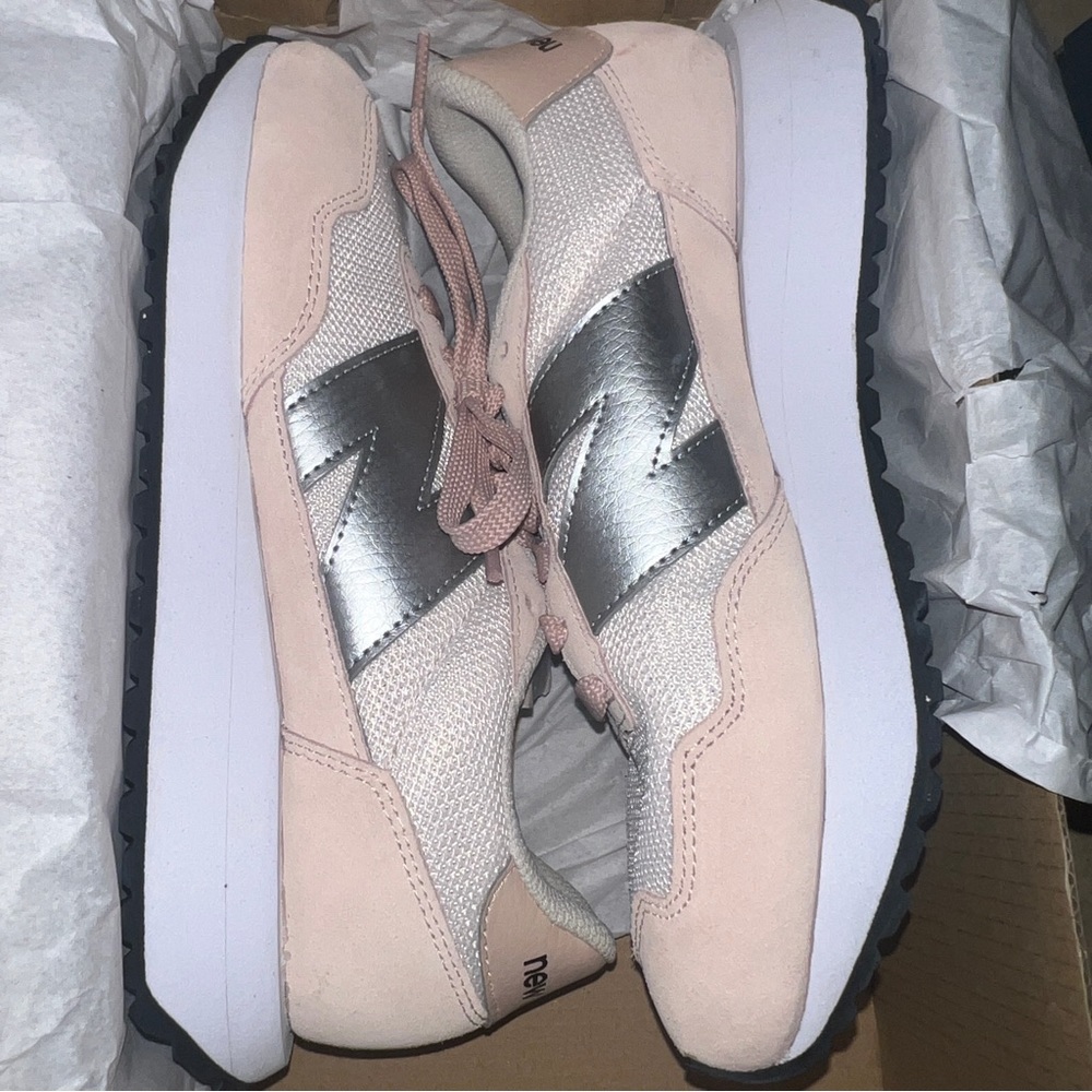 New Balance 237